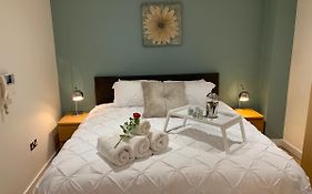 Modern, City Centre, Studio Apartment With Free Wifi, Gym Access, Netflix - West One